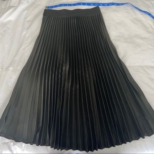 NWOT H&M Pleated Midi Skirt